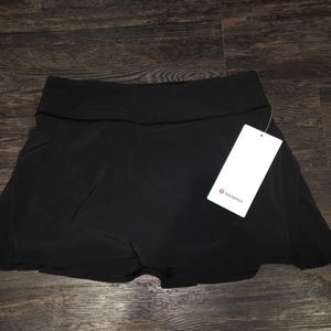 Never worn lulu lemon tennis skirt